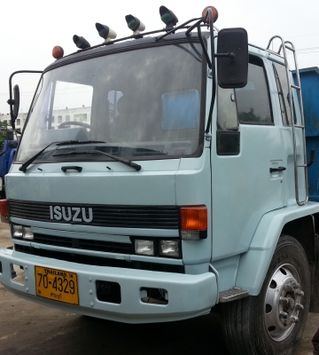 ขายหัวเก๋ง ร็อคกี้ isuzu rocky ทำใหม่พึ่งเสร็จ มีทั้งหมด 4 หัว สภาพสวย เดิมๆ ไม่เคยชน ไม่ผุ ภายในทำใหม่ทั้งหมด พร้อมบริการติดตั้งหัวเก๋ง วางได้ทุกร่นตั้งแต่หัวยาวขึ้นมา  เดินระบบลม ระบบไฟ ระบบแอร์ เพอร์เวอร์ ให้ใหม่ทั่งหมด