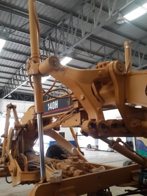 รถเกรด CAT 140H #2ZK02605 รถนำเข้าจากUSA มี Scarify สนใจติดต่อ ใหม่ 061-4194022