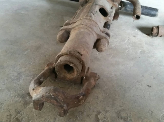 ขายตามสภาพครับ หัวเจาะปูน แย๊กลม BREAKER เก่าญี่ปุ่น ไม่มีดอกเจาะ ราคา 2,800/ตัว