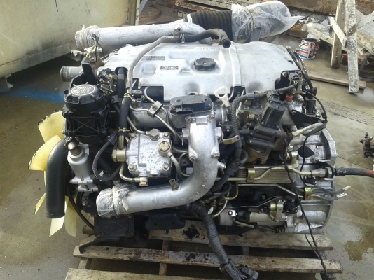 ขายเครื่องหกล้อ MITSUBISI FUSO 4M50 210 แรง เทอร์โบ อินเตอร์คลูเลอร์ สภาพใหม่จัด พร้อมเอกสาร เครื่องใหม่ STD ทั้งตัว มีกล่องและชุดสายไฟเกียร์แยกให้