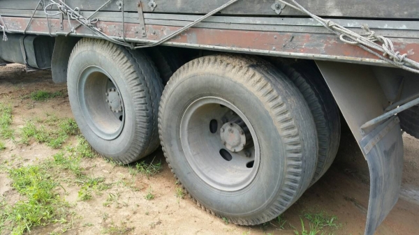 รถอีซูซุ 10 ล้อ หลังถนน FVM  195 แรงม้า. ปี 37   สนใจติดต่อ  081 - 6079515