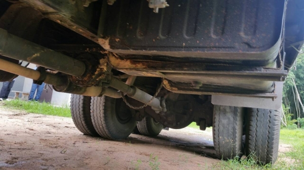 รถอีซูซุ 10 ล้อ หลังถนน FVM  195 แรงม้า. ปี 37   สนใจติดต่อ  081 - 6079515