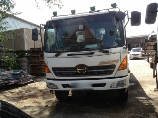 รถฮีโน่ 6 ล้อ ติดเฮี้ยบ 4 ตัน. 220 แรงม้า. ปี 47 - 48  ( มีขาย 2 คัน. )    สนใจติดต่อ  081 - 6079515