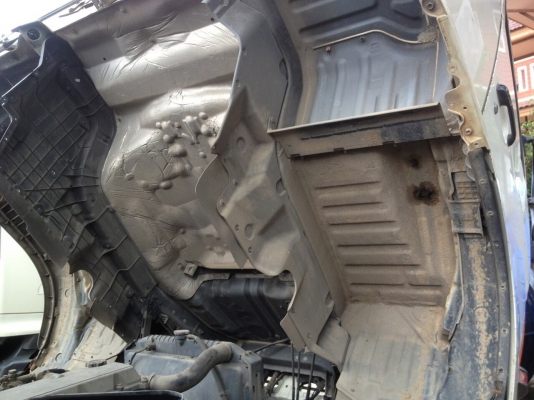 รถฮีโน่ 6 ล้อ ติดเฮี้ยบ 4 ตัน. 220 แรงม้า. ปี 47 - 48  ( มีขาย 2 คัน. )    สนใจติดต่อ  081 - 6079515