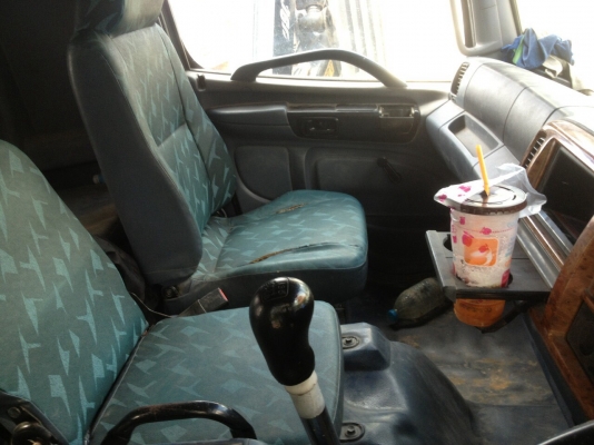 รถฮีโน่ 6 ล้อ ติดเฮี้ยบ 4 ตัน. 220 แรงม้า. ปี 47 - 48  ( มีขาย 2 คัน. )    สนใจติดต่อ  081 - 6079515