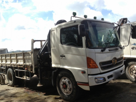 รถฮีโน่ 6 ล้อ ติดเฮี้ยบ 4 ตัน. 220 แรงม้า. ปี 47 - 48  ( มีขาย 2 คัน. )    สนใจติดต่อ  081 - 6079515