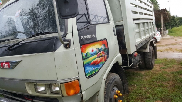 รถฮีโน่ 6 ล้อดั้ม FC2W  120 แรงม้า. ปี 37    สนใจติดต่อ  081 - 6079515