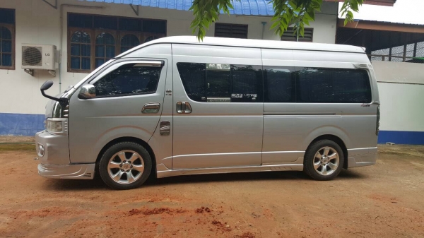 ขายรถตู้ TOYOTA COMUTER ปี 2006/2549 สภาพสวยพร้อมใช้ แต่ง VIP เครื่องเสียงครบ ทะเบียนพร้อมโอน ราคาต่อรองได้