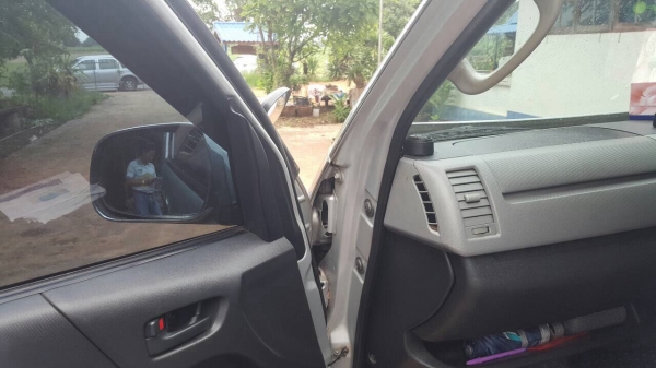 ขายรถตู้ TOYOTA COMUTER ปี 2006/2549 สภาพสวยพร้อมใช้ แต่ง VIP เครื่องเสียงครบ ทะเบียนพร้อมโอน ราคาต่อรองได้