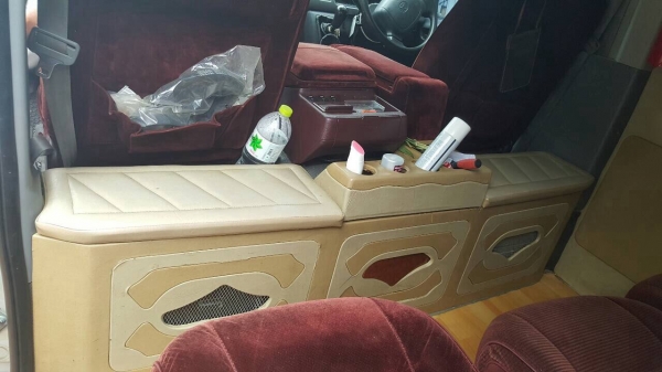 ขายรถตู้ TOYOTA COMUTER ปี 2006/2549 สภาพสวยพร้อมใช้ แต่ง VIP เครื่องเสียงครบ ทะเบียนพร้อมโอน ราคาต่อรองได้