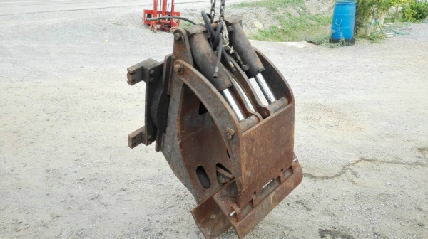 ****** Sold Out!! ****** ตัวคีบไฮดรอลิคอิสระ หมุนรอบตัวได้ คีบเหล็ก คีบไม้ มีมอเตอร์ตัวเดินในตัว โทร 089-2499-123 นครปฐม