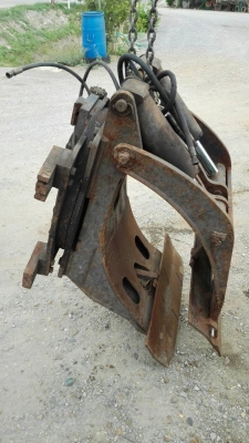 ****** Sold Out!! ****** ตัวคีบไฮดรอลิคอิสระ หมุนรอบตัวได้ คีบเหล็ก คีบไม้ มีมอเตอร์ตัวเดินในตัว โทร 089-2499-123 นครปฐม