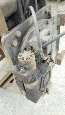 ****** Sold Out!! ****** ตัวคีบไฮดรอลิคอิสระ หมุนรอบตัวได้ คีบเหล็ก คีบไม้ มีมอเตอร์ตัวเดินในตัว โทร 089-2499-123 นครปฐม