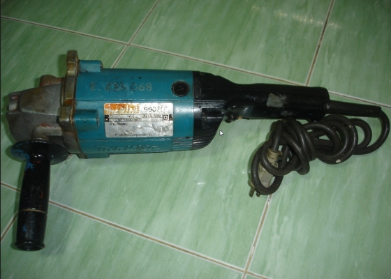 ขายเครื่องเจียรไฟฟ้า ยี่ห้อ makita รุ่น 9607NB ขนาด 7" 1800 วัตต์