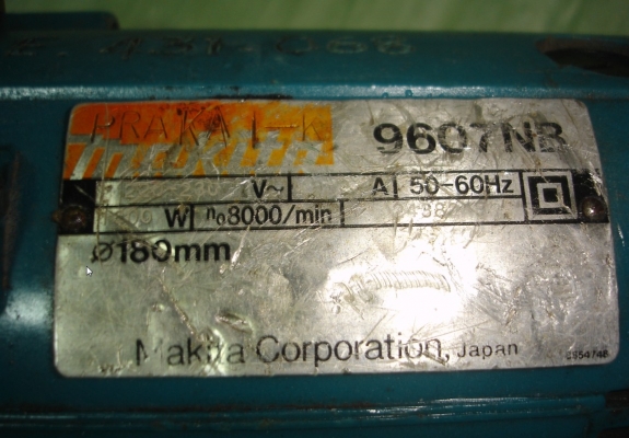 ขายเครื่องเจียรไฟฟ้า ยี่ห้อ makita รุ่น 9607NB ขนาด 7" 1800 วัตต์