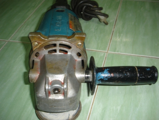 ขายเครื่องเจียรไฟฟ้า ยี่ห้อ makita รุ่น 9607NB ขนาด 7" 1800 วัตต์