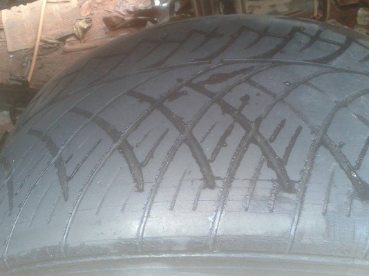 ขายเศษแม็กขอบ 20 พร้อมยาง 2 ล้อ 4000