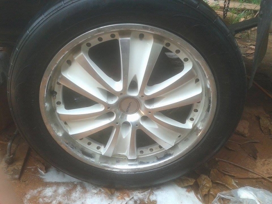 ขายเศษแม็กขอบ 20 พร้อมยาง 2 ล้อ 4000