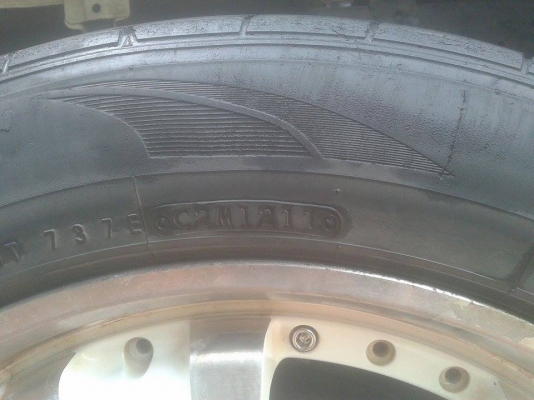 ขายเศษแม็กขอบ 20 พร้อมยาง 2 ล้อ 4000