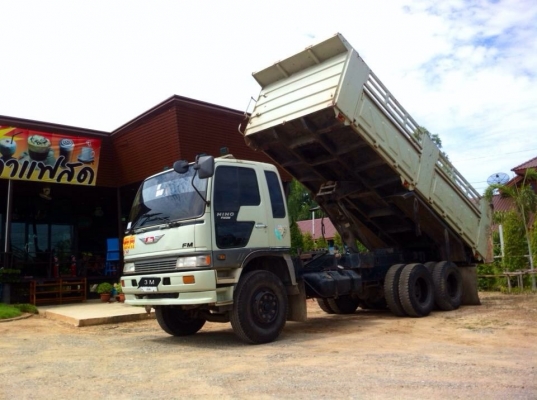 ขาย 3 m 240   ปี 44. กะบะ3มิตร ยางเต็ม10เส้นรถสวยมากมีระบบดึงพ่วงเดิมทุกอย่าง ไม่เคยเก็บสี.  สภาพเดิมสวยแบบนี้ชั่วโมงนี้หา. ยากครับ  ราคาต่อรองได้ครับ