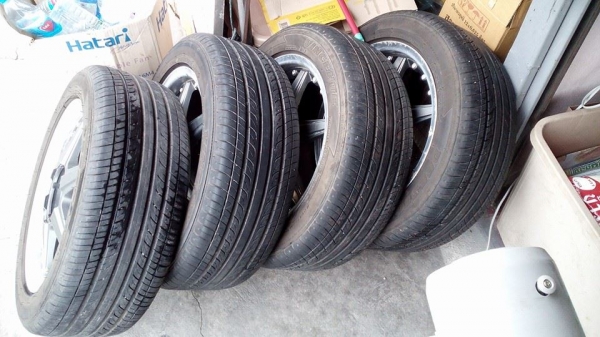 ขายแม็กซ์มือสองขอบ17พร้อมยางดีสโตน