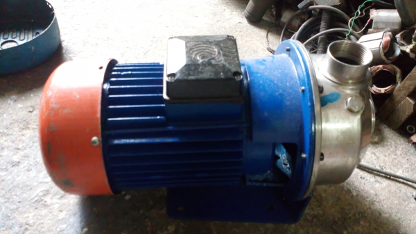 ขาย !! ปั้มน้ำหอยโข่ง ยี่ห้อLOWARAของitaly ท่อ2"พร้อมใช้งาน