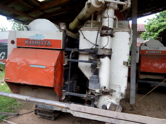 รถเกี่ยวข้าว68คูโบต้าปี53เล่มพร้อม 330000