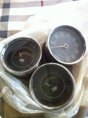 ไมล์ อังกฤษ สามชิ้น 2500