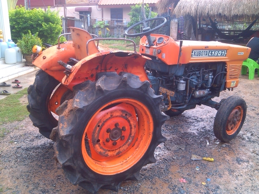 ขายรถไถแอล 1801แรง  3สูบตัวเปล่าเครื่องดีครับพีทีโอยังยังใช้งานไดทุกระบบกอครับย่าง