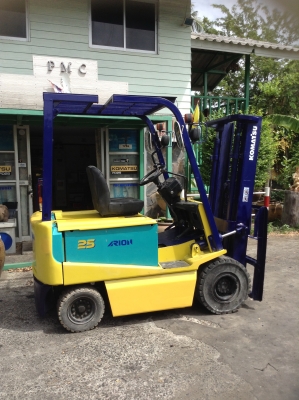 +++ ขายโฟล์คลิฟท์ไฟฟ้านั่งขับ  KOMATSU  2.5  ตัน  รุ่น EX-7  แบตเตอรี่  550 Ah   เสา  3  เมตร  ฟูลฟรีเข้าตู้  งา  1,070  มม.  ยางตัน