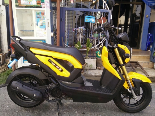 HONDA ZOOMER X สีเหลืองดำ รถปี2014วิ่ง3xxxโล สวยแกะกล่องพร้อมใช้งาน ไมล์แท้คู่มือประกันศูนย์พร้อม ราคาเบาๆ HONDA ZOOMER X สีเหลืองดำ รถปี2014วิ่ง3xxxโล สวยแกะกล่องพร้อมใช้งาน ไมล์แท้คู่มือประกันศูนย์พร้อม ราคาเบาๆ