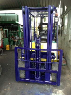 +++ ขายเสาโฟล์คลิฟท์  3  เมตร ฟูลฟรีเข้าตู้  KOMATSU  2.5  ตัน  , เสา  5  เมตร  3  ท่อน  TOYOTA  1.5  ตัน , เสา  4  เมตร  KOMATSU  1.5  ตัน  ครับ