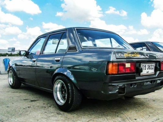 TOYOTA COROLLA KE70 เหลี่ยมใหญ่ ปี 82 แต่ง retro