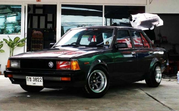 TOYOTA COROLLA KE70 เหลี่ยมใหญ่ ปี 82 แต่ง retro