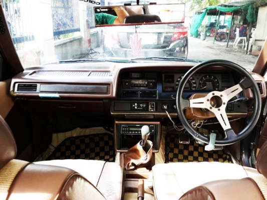 TOYOTA COROLLA KE70 เหลี่ยมใหญ่ ปี 82 แต่ง retro