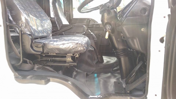 6ล้อเดกก้า เครื่อง195 พื้นเรียบ รถห้างแท้ ยาว 7.20 เมตรคัสซีสวยตลอดเส้น ยาง 40\% หัวทำสีใหม่สวยคับ