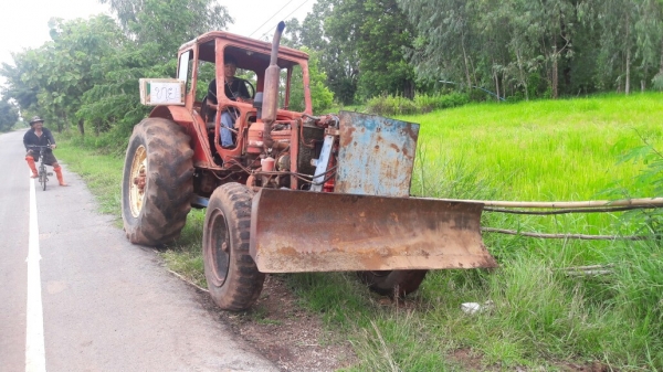 ขายรถไถmt50แรงขายตามสภาพใช่งานได้ไม่มีฝาคอบเครื่องตามรูปครับ