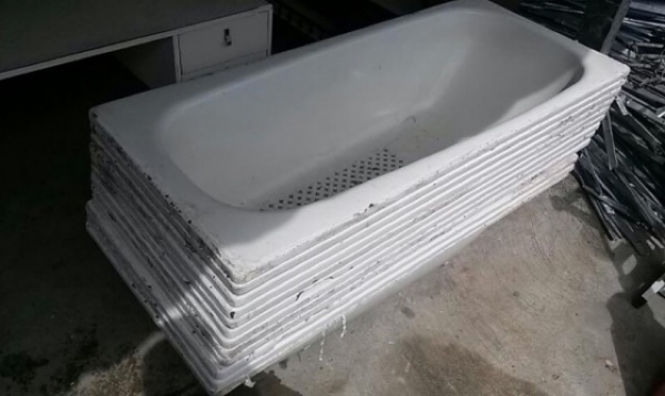 อ่างอาบน้ำเหล็ก