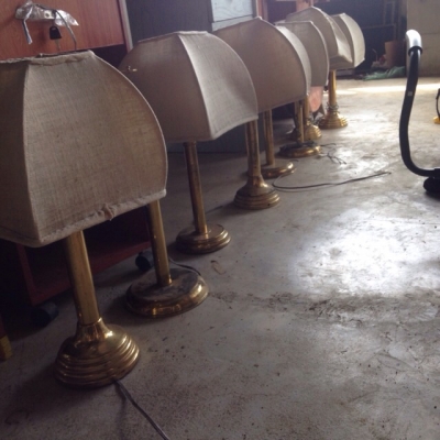 โคมไฟทองเหลือง