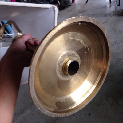 โคมไฟทองเหลือง