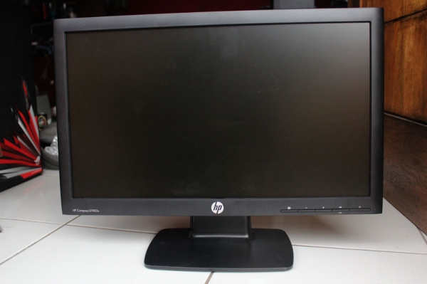 จอ LED 19" HP LE1902X ราคา 2700 บาท ฟรีจัดส่ง