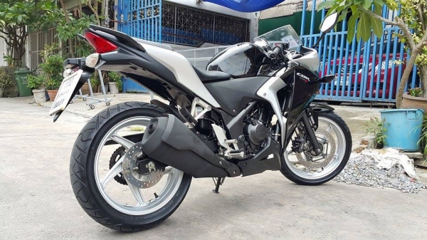 มาใหม่ รถบ้านมือเดียว Cbr 250 ABS 2013 วิ่ง 2,000 โลแท้ สภาพดี ขายถูก ต่อรองได้