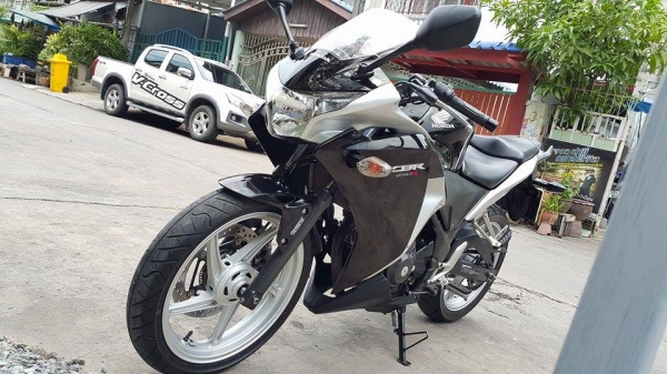 มาใหม่ รถบ้านมือเดียว Cbr 250 ABS 2013 วิ่ง 2,000 โลแท้ สภาพดี ขายถูก ต่อรองได้