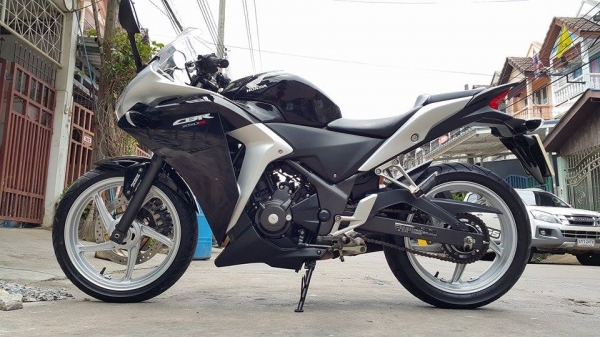 มาใหม่ รถบ้านมือเดียว Cbr 250 ABS 2013 วิ่ง 2,000 โลแท้ สภาพดี ขายถูก ต่อรองได้