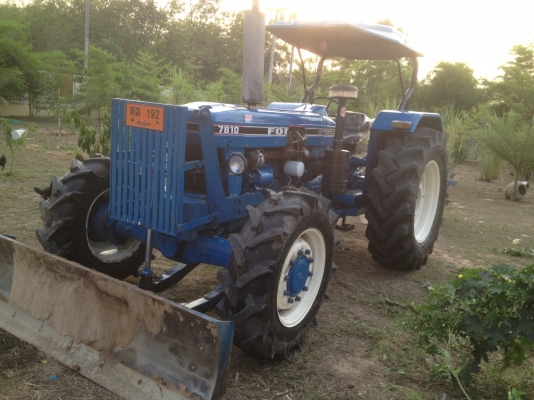 ขายรถไถฟอร์ดรุ่น 7810 2 เพลา มีเล่มทะเบียน อุปกรณ์ครบ