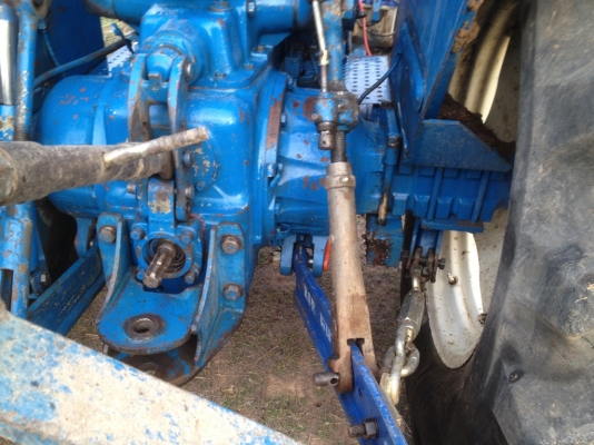 ขายรถไถฟอร์ดรุ่น 7810 2 เพลา มีเล่มทะเบียน อุปกรณ์ครบ