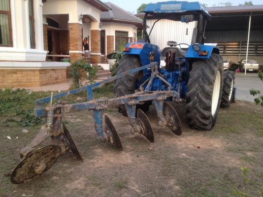 ขายรถไถฟอร์ดรุ่น 7810 2 เพลา มีเล่มทะเบียน อุปกรณ์ครบ