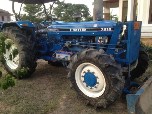 ขายรถไถฟอร์ดรุ่น 7810 2 เพลา มีเล่มทะเบียน อุปกรณ์ครบ