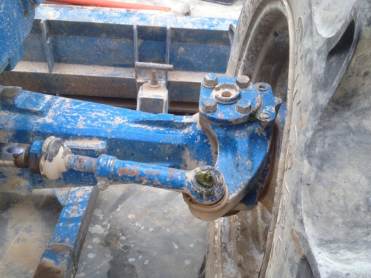 ขายรถไถฟอร์ดรุ่น 7810 2 เพลา มีเล่มทะเบียน อุปกรณ์ครบ