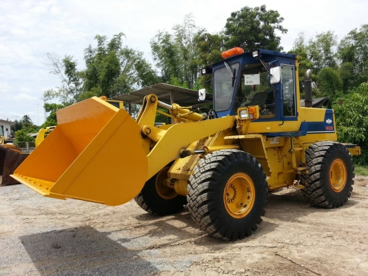 รถตัก Komatsu WA300-1 ซีเรียล 30,000 มาถึงไทยละครับ นำเข้าจากญี่ปุ่น สภาพแจ่มมาก ยางสวย 090-986-2521 อ๊อบ